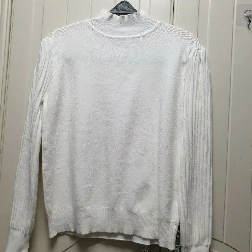 [BUNJANG] White Ribbed Turtleneck Long Sleeve Knit Top / 화이트 골지 반목 니트 긴팔티
