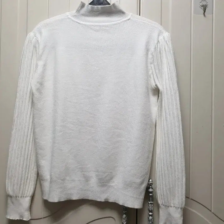 [BUNJANG] White Ribbed Turtleneck Long Sleeve Knit Top / 화이트 골지 반목 니트 긴팔티