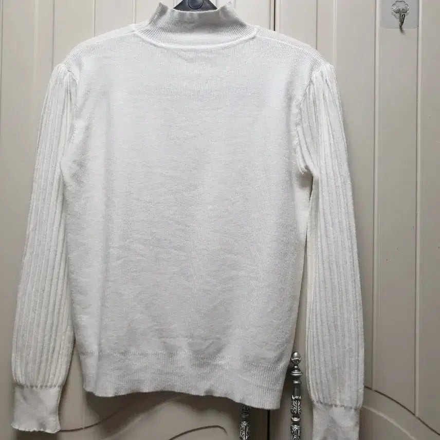[BUNJANG] White Ribbed Turtleneck Long Sleeve Knit Top / 화이트 골지 반목 니트 긴팔티