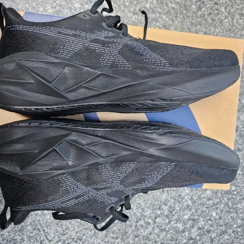 [BUNJANG] Asics Nova Blast 5 2E Black Running Shoes / 아식스 노바블라스트5 2e 블랙 265 러닝화