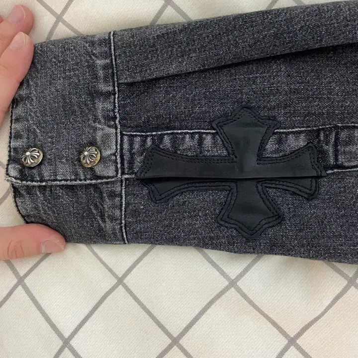 [BUNJANG] Chrome Hearts Cross Patch Denim Shirt Jacket (M) / 크롬하츠 크로스 패치 데님 셔츠 자켓 사이즈 m (신세계 국문택)