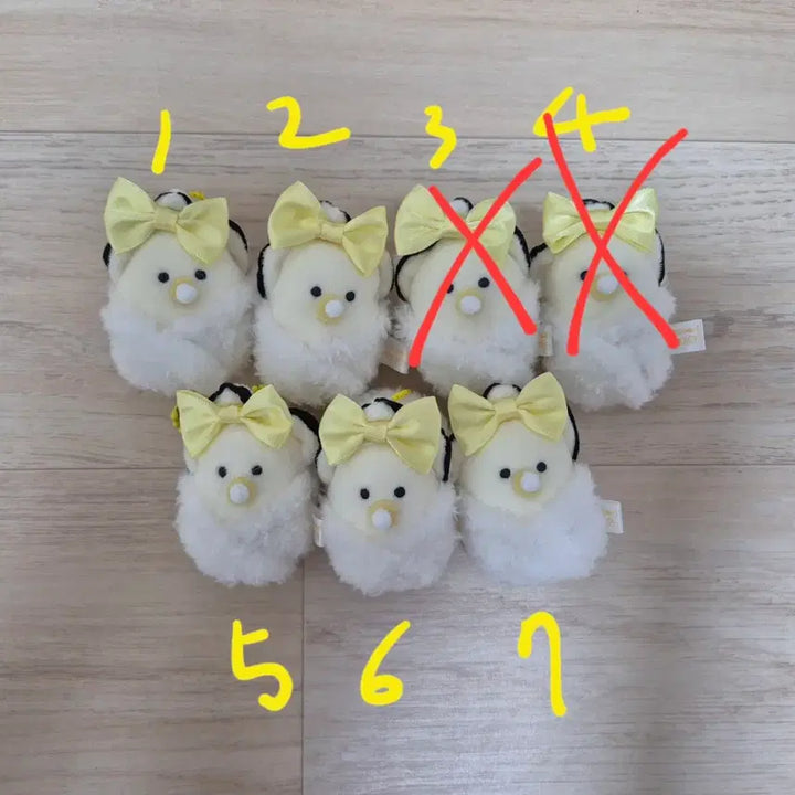 [BUNJANG] Tsuburana Hitomi Baby Oyster Plushie Keychain / 츠부라나 히토미 나마가키 아기 굴 포대기 리본 인형 키링 노랑
