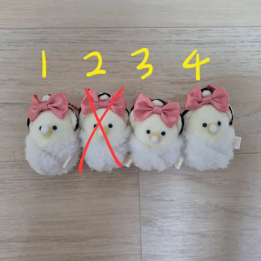 [BUNJANG] Tsuburana Hitomi Baby Oyster Doll Keychain Red / 츠부라나 히토미 나마가키 아기 굴 포대기 리본 인형 키링 빨강