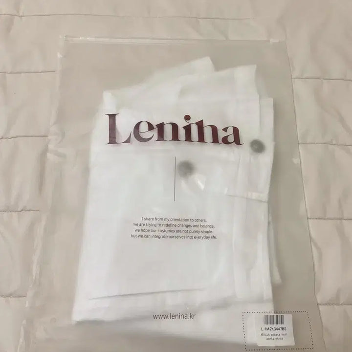 [BUNJANG] Lenina Pleated Half Pants White S / 르니나 Lenina 플리츠 하프 팬츠 화이트 S
