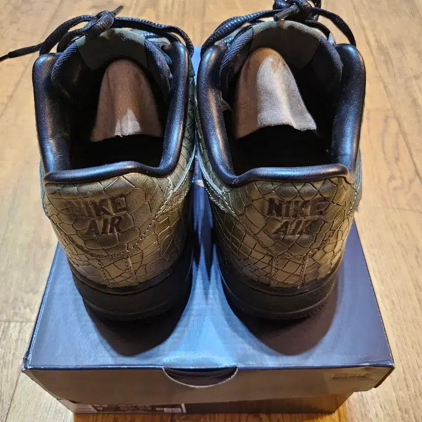[SOLD OUT] 나이키 에어포스1 카키 크로크다일 스니커즈
