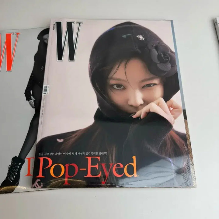 [BUNJANG] W Korea Jennie Pop-Eyed Cover Set / W KOREA 제니 커버 Pop-Eyed 3종블랙핑크