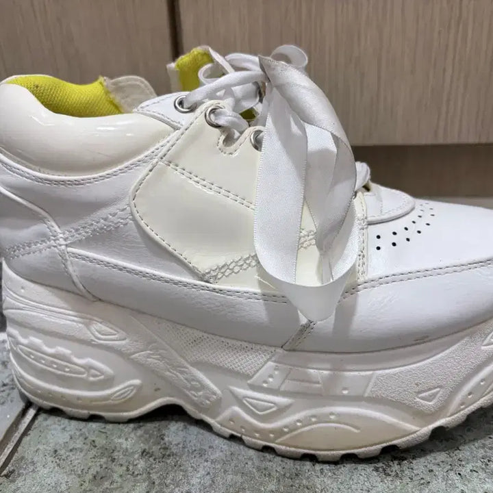 [BUNJANG] Yosuke Platform Sneakers White 7cm / 요스케 통굽 스니커즈 화이트 7cm 230 235