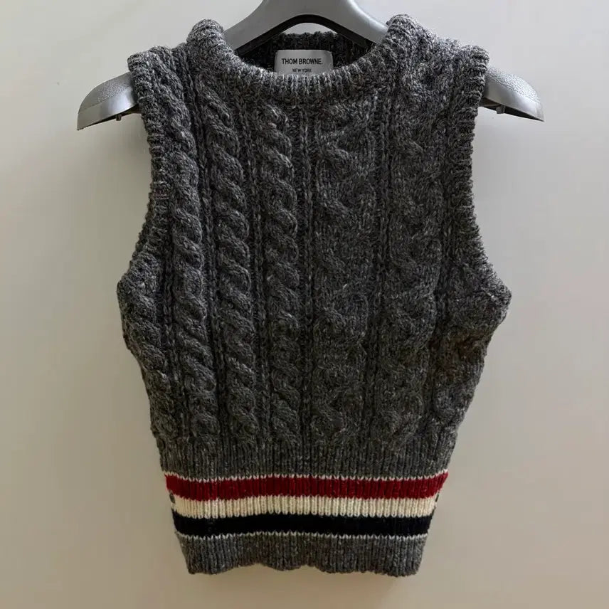 [BUNJANG] Thom Browne Aran Cable Mohair Sleeveless Knit Top / 톰브라운 아란 케이블 모헤어 민소매니트