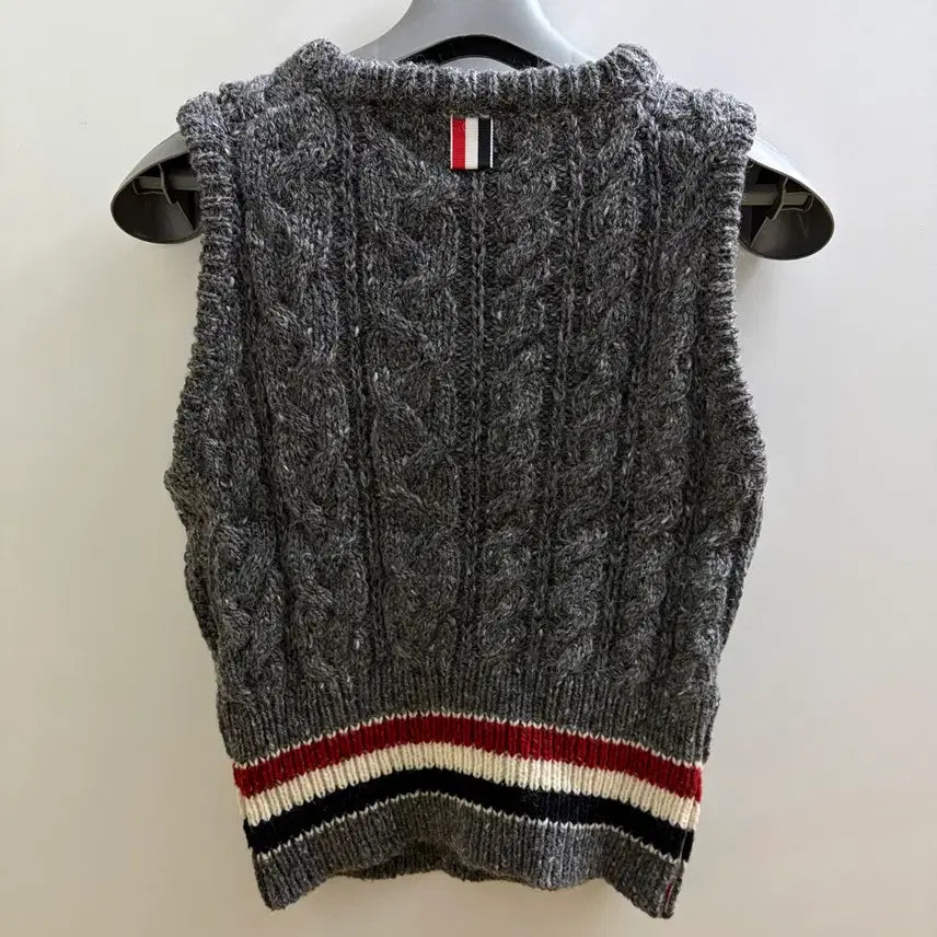 [BUNJANG] Thom Browne Aran Cable Mohair Sleeveless Knit Top / 톰브라운 아란 케이블 모헤어 민소매니트
