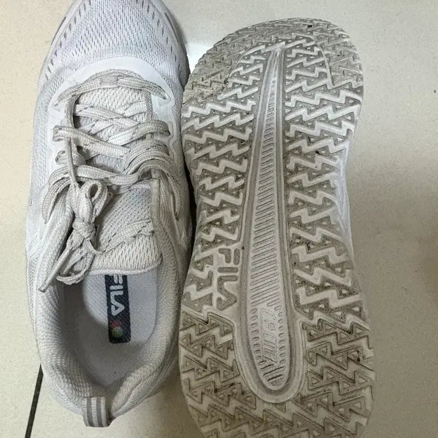 [BUNJANG] Fila White Sneakers 245mm / 휠라 흰색 운동화 245mm