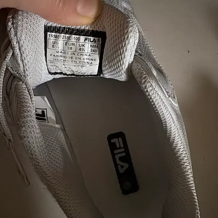 [BUNJANG] Fila White Sneakers 245mm / 휠라 흰색 운동화 245mm