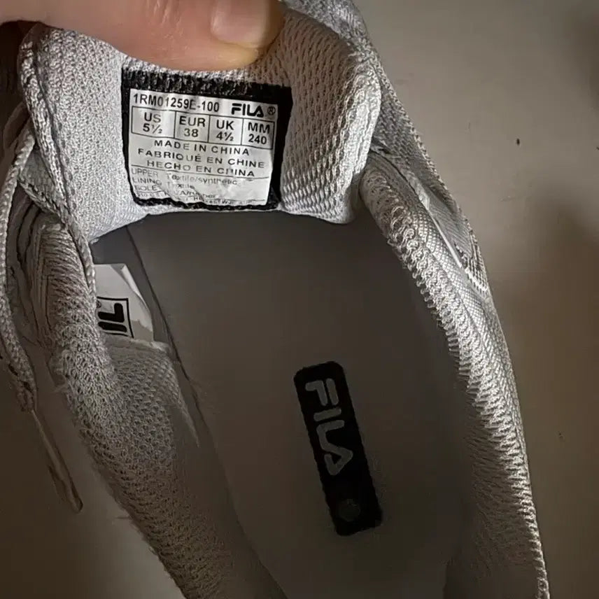 [BUNJANG] Fila White Sneakers 245mm / 휠라 흰색 운동화 245mm