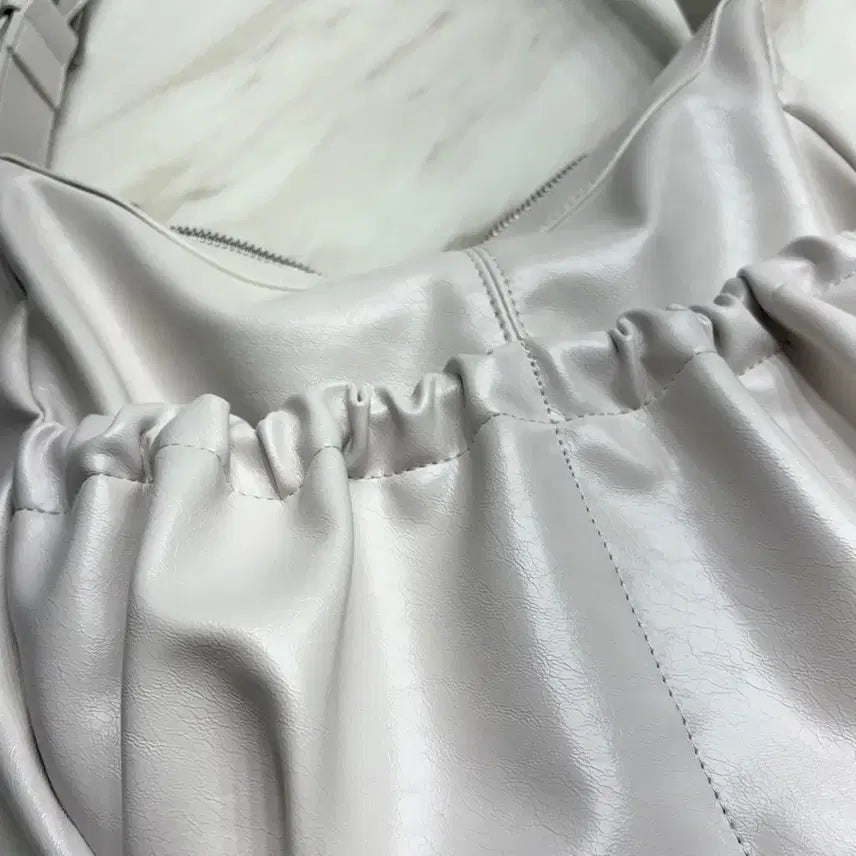 [BUNJANG] Square Line Shirring Shoulder Bag / 스퀘어라인 쿠잉백 셔링 숄더백 여성 가방