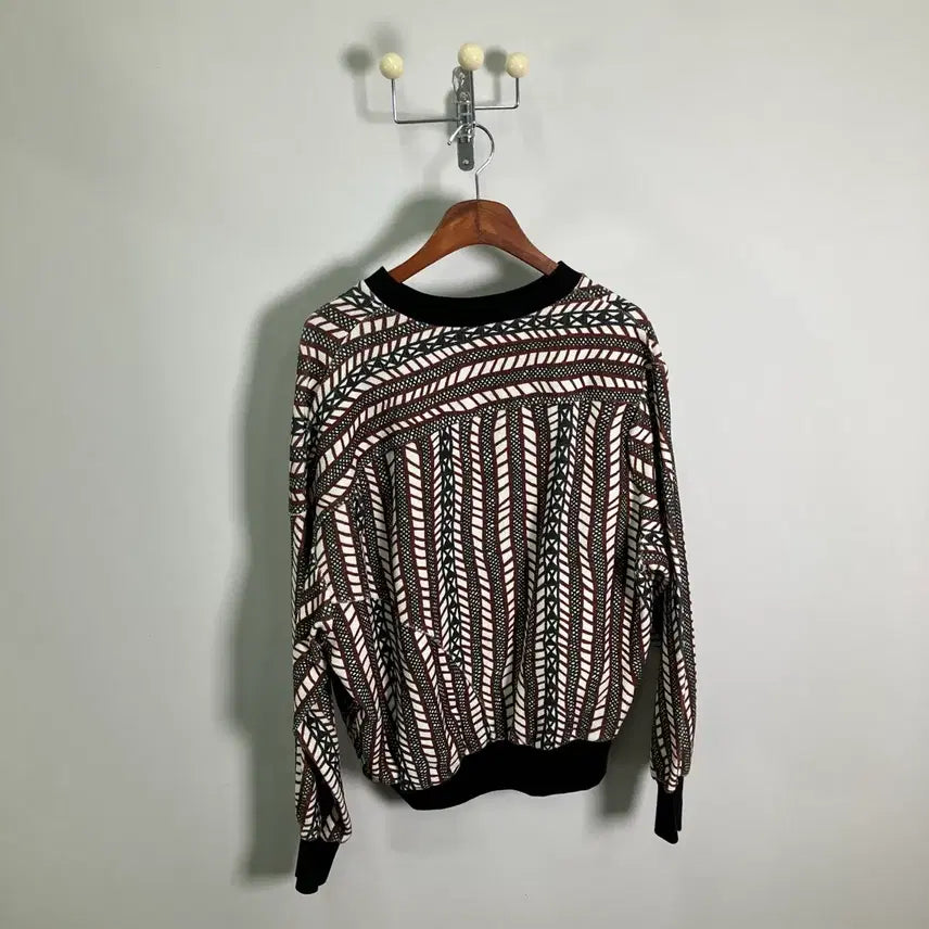 [BUNJANG] Vivienne Westwood Asymmetrical Pattern Sweatshirt / W 비비안웨스트우드 비대칭 패턴 맨투맨