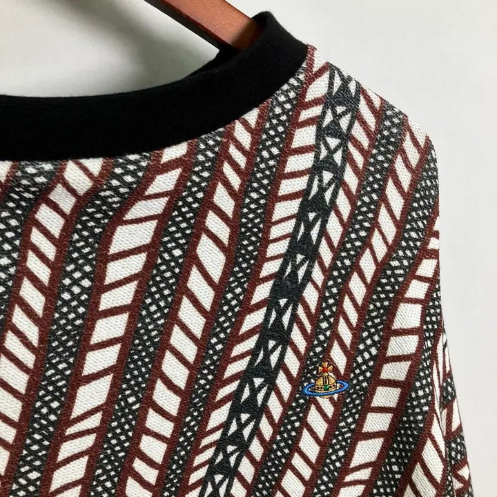 [BUNJANG] Vivienne Westwood Asymmetrical Pattern Sweatshirt / W 비비안웨스트우드 비대칭 패턴 맨투맨
