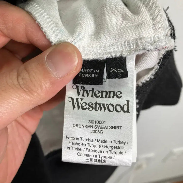 [BUNJANG] Vivienne Westwood Asymmetrical Pattern Sweatshirt / W 비비안웨스트우드 비대칭 패턴 맨투맨