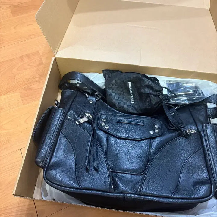 [BUNJANG] Iwoo Gamakaras Stud Shoulder Bag Bundle / (새상품)이우가마카라스 스터드 숄더백+스트랩