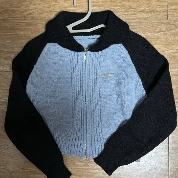 [BUNJANG] Avely Raglan Collar Two-Way Knit Zip-up / 에이블리 나그랑 카라 폭닥 투웨이 니트집업