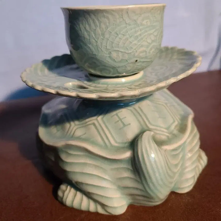 [BUNJANG] Songwol Kim Jong-ho Celadon Porcelain Turtle Dragon Overflow Cup / "희귀" 청자 거북 구룡 계영배