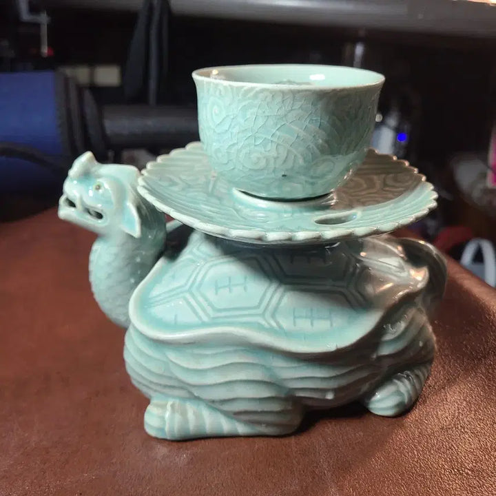 [BUNJANG] Songwol Kim Jong-ho Celadon Porcelain Turtle Dragon Overflow Cup / "희귀" 청자 거북 구룡 계영배