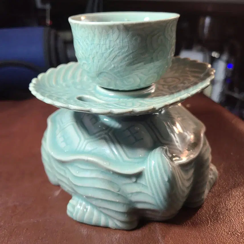 [BUNJANG] Songwol Kim Jong-ho Celadon Porcelain Turtle Dragon Overflow Cup / "희귀" 청자 거북 구룡 계영배