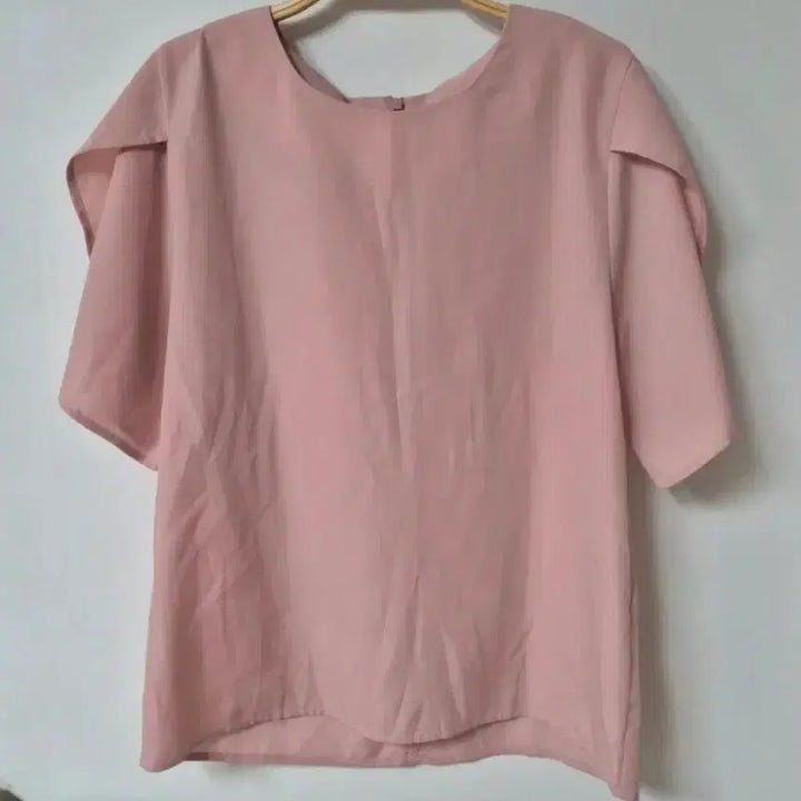 [SOLD OUT] 미착용 핑크 반팔 블라우스 퍼프 숄더