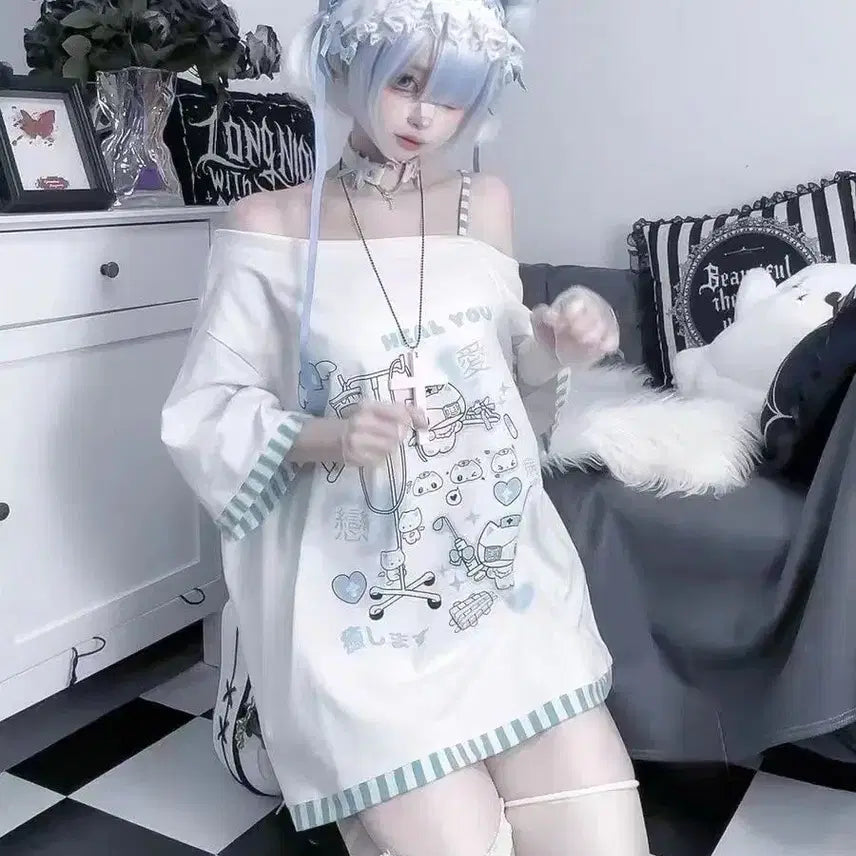[BUNJANG] Medical Print Off-Shoulder T-Shirt / 지뢰계 메디컬 프린트 오프숄더 티셔츠