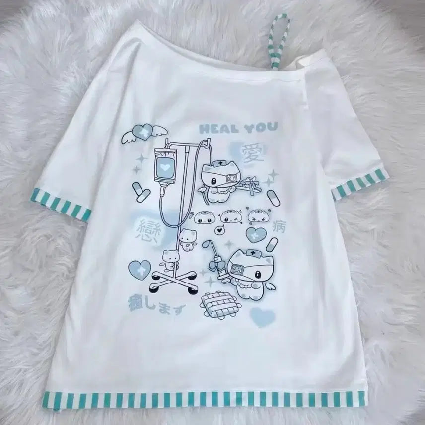 [BUNJANG] Medical Print Off-Shoulder T-Shirt / 지뢰계 메디컬 프린트 오프숄더 티셔츠