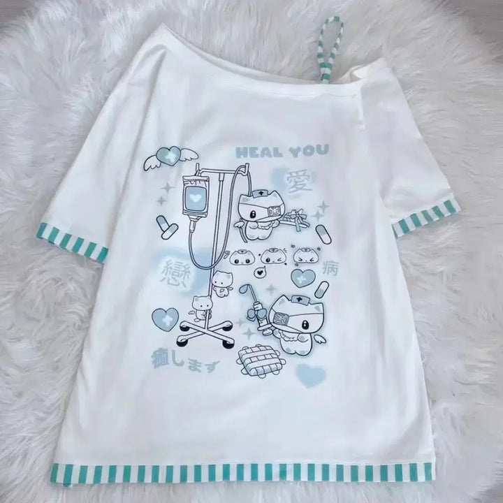 [BUNJANG] Medical Print Off-Shoulder T-Shirt / 지뢰계 메디컬 프린트 오프숄더 티셔츠