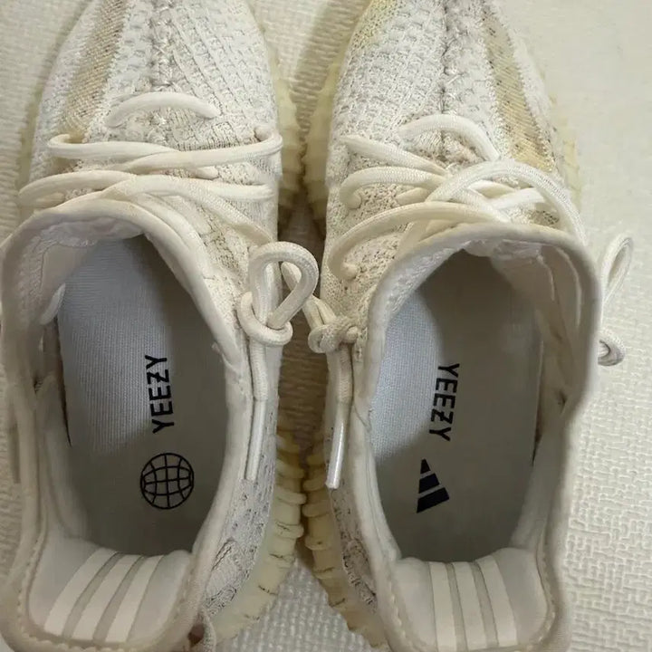 [BUNJANG] Adidas Yeezy Boost 350 V2 Cream White Sneakers / (230) 아디다스 이지부스트 350 V2 크림 화이트