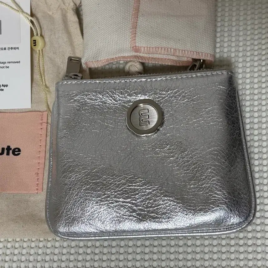 [BUNJANG] Minitmute Brett Micro Silver Crossbody Bag / 미닛뮤트 브렛 마이크로 실버