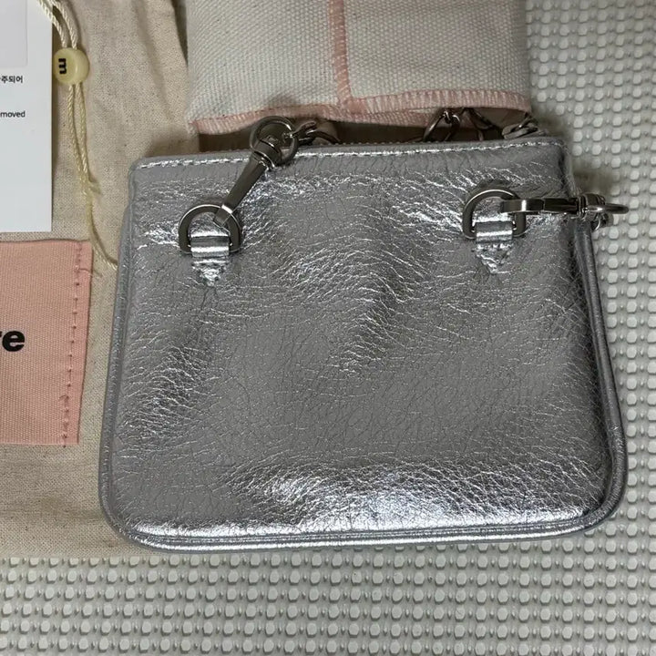 [BUNJANG] Minitmute Brett Micro Silver Crossbody Bag / 미닛뮤트 브렛 마이크로 실버