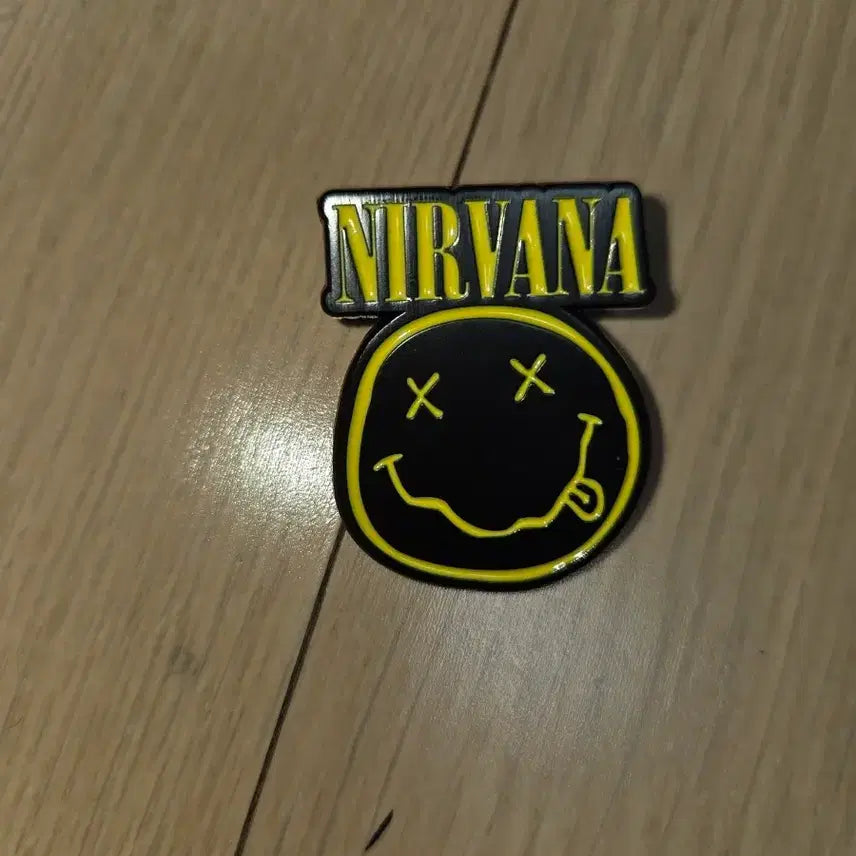 [BUNJANG] Nirvana Metal Badge / 너바나 Nirvana 정품 메탈 뱃지