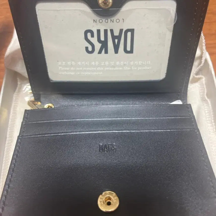 [SOLD OUT] 새상품)닥스 블랙 가죽 여성 카드지갑
