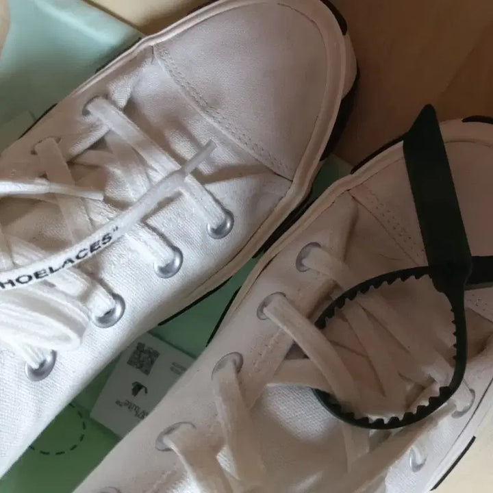 [BUNJANG] Off-White Canvas Sneakers White/Black / Off-White 오프화이트 캔버스 스니커즈 화이트/블랙