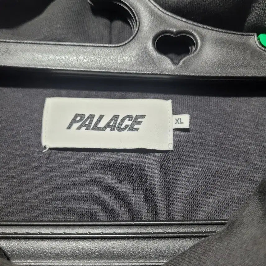 [BUNJANG] Palace P Logo Hoodie Black / 팔라스 P 로고 후드티 블랙