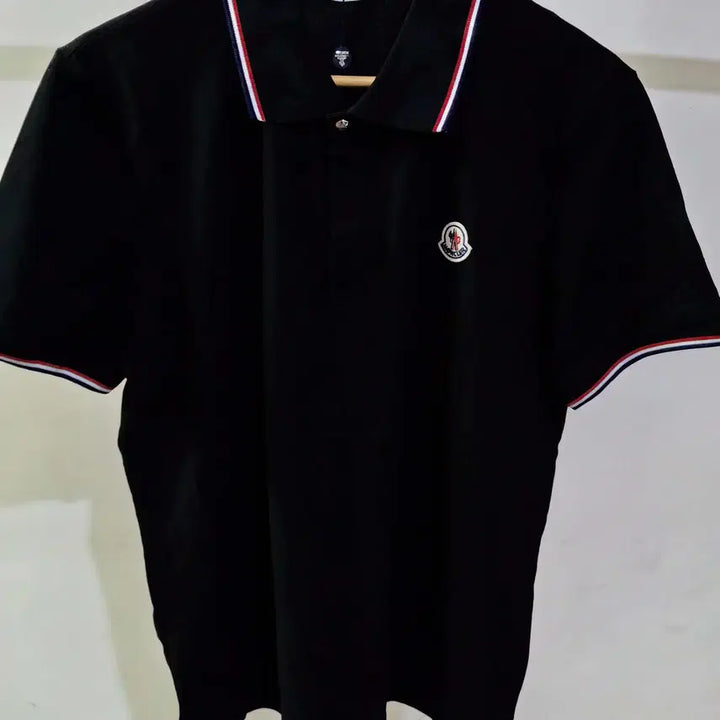 [SOLD OUT] 국내배송[L]몽클레어 카라티셔츠 블랙 와팬로고 남성 100사이즈정도