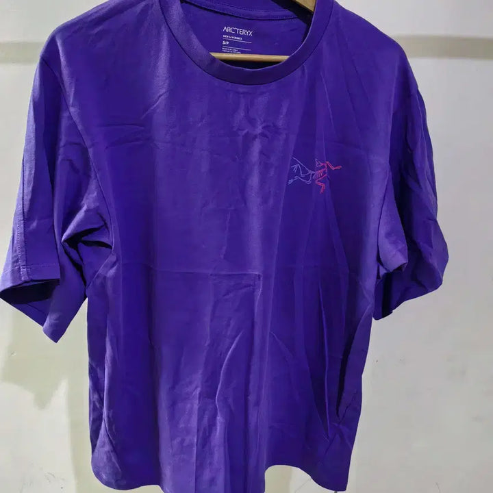 [SOLD OUT] 국내배송[S사이즈]아크테릭스 남성 빅로고 반팔티셔츠 95~100사이즈정도