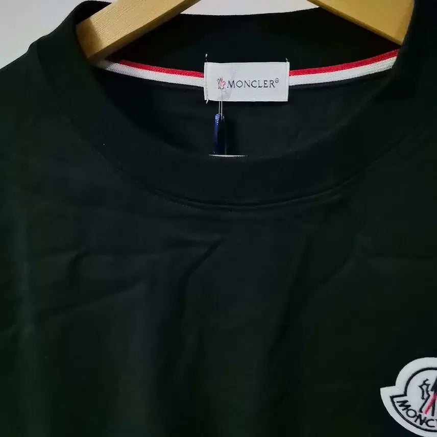 [BUNJANG] Moncler Men's Logo T-shirt / 국내배송[M사이즈]몽클레어 반팔티셔츠 와팬로고 남성 블랙 100사이즈정도