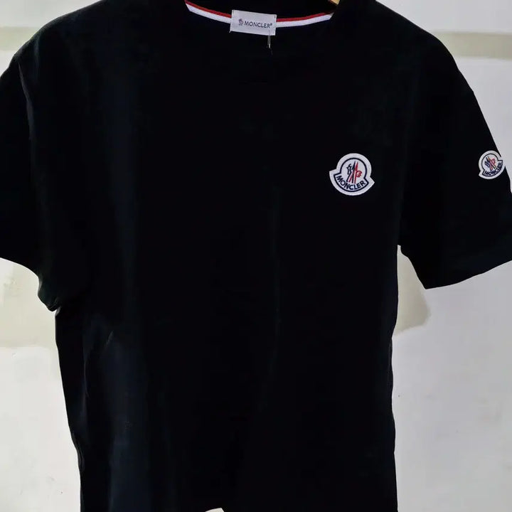 [SOLD OUT] 국내배송[M사이즈]몽클레어 반팔티셔츠 블랙 남성 100사이즈정도