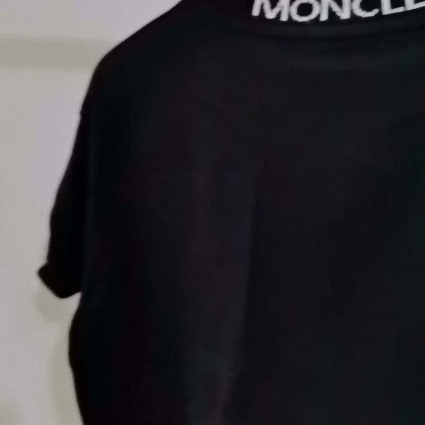 [SOLD OUT] 국내배송[M사이즈]몽클레어 반팔티셔츠 블랙 남성 100사이즈정도