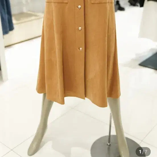 [SOLD OUT] 시슬리 스웨이드 버튼 스커트 55