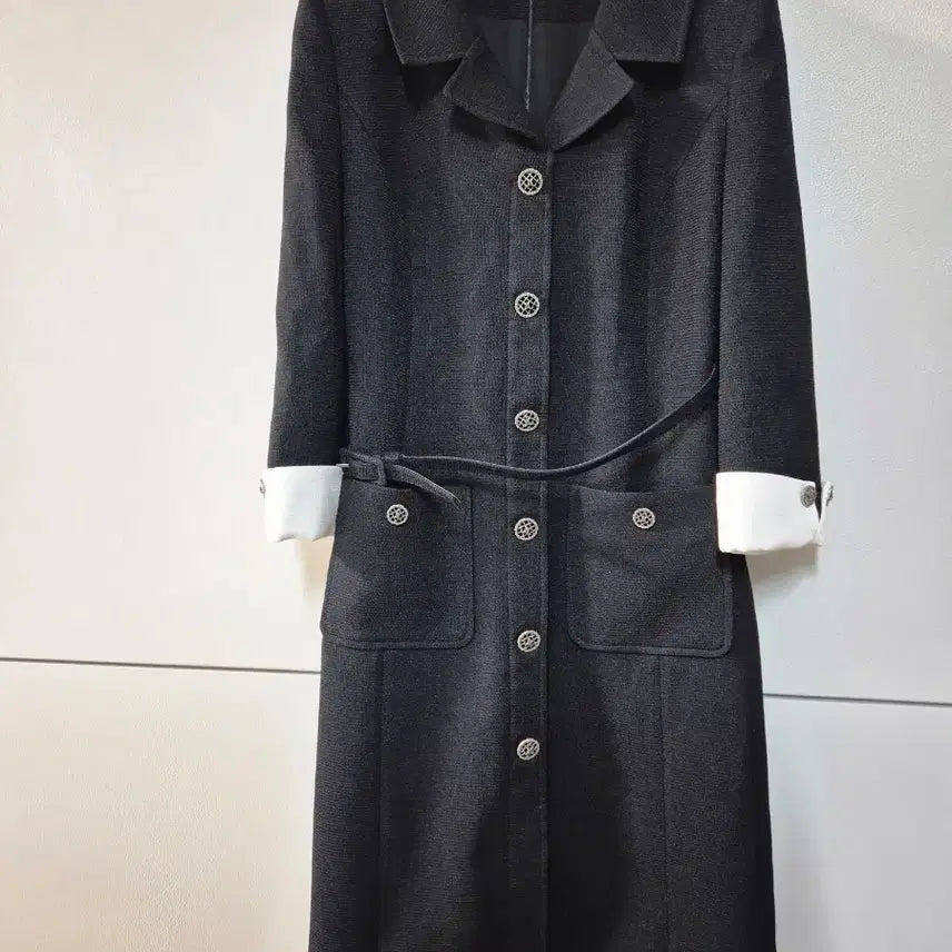 [BUNJANG] JJ JIGOTT Contrast Cuff Button Dress / 새제품)JJ지고트 커프스 배색 버튼 장식 원피스