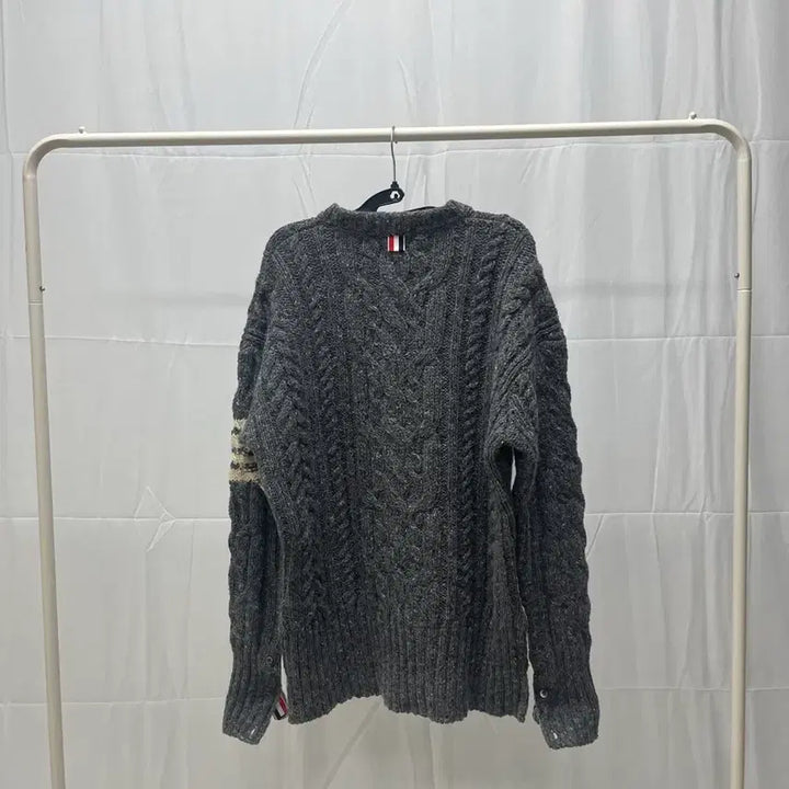 [BUNJANG] Thom Browne Aran Cable Knit Sweater [Size 4] / 톰브라운 아란케이블 사선완장 니트 [4]