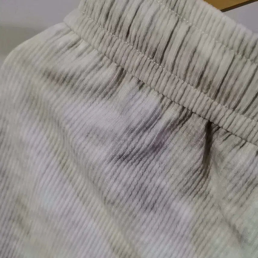 [SOLD OUT] 국내배송[L사이즈]몽클레어 반바지 남성 그레이 색상 빈티지