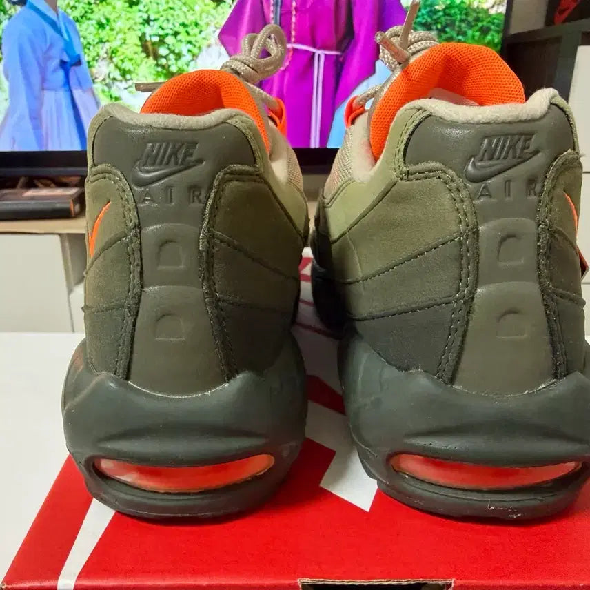 [SOLD OUT] (정품 새상품)(265) 나이키 에어맥스 95 OG 올리브 토탈 오렌지