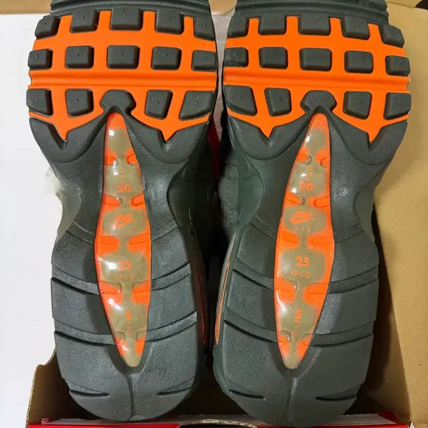[SOLD OUT] (정품 새상품)(265) 나이키 에어맥스 95 OG 올리브 토탈 오렌지
