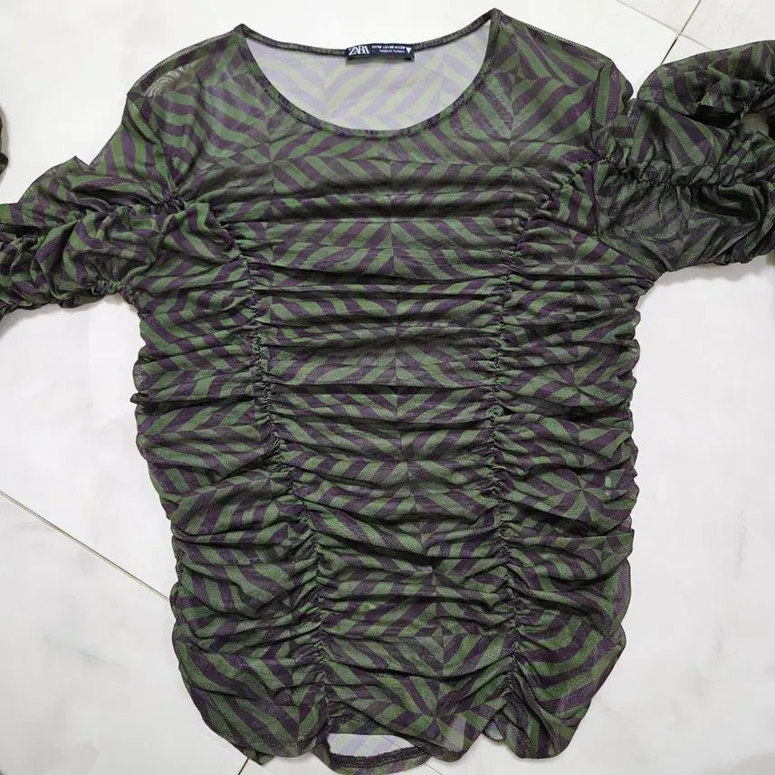 [BUNJANG] ZARA Green Pattern Shirred Blouse / 자라 그린 패턴 셔링 블라우스