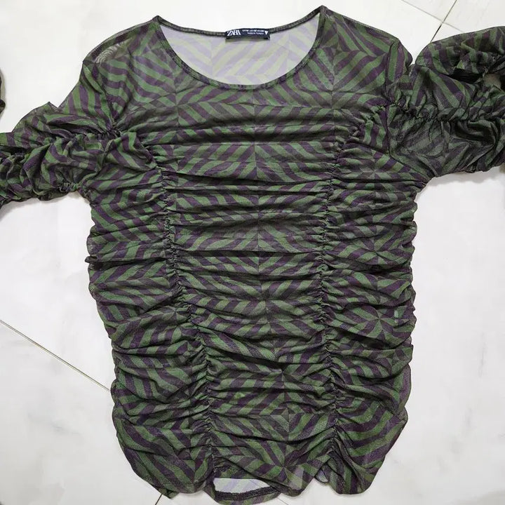 [BUNJANG] ZARA Green Pattern Shirred Blouse / 자라 그린 패턴 셔링 블라우스