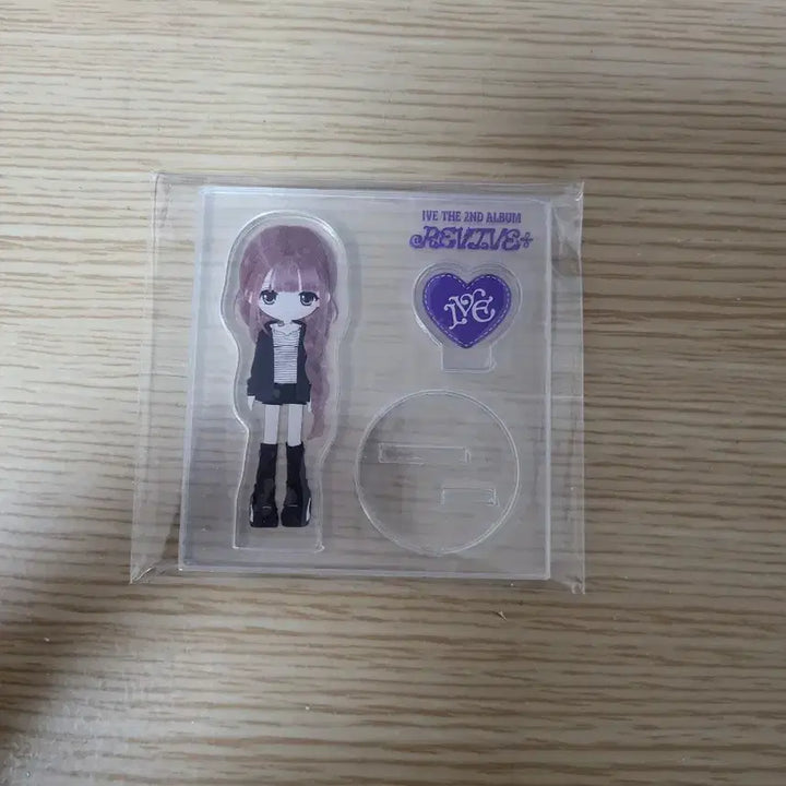 [BUNJANG] IVE Wonyoung Acrylic Stand / 원영 아크릴 스탠드